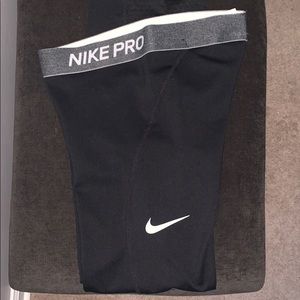 Girls Nike leggins NEVER WORN